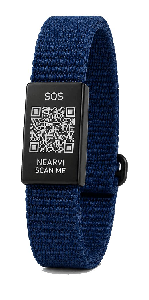 Marineblåt Nearvi-armbånd med QR-kode